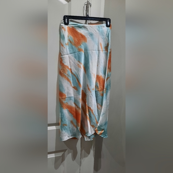 Shein silk satin skirts - Picture 3 of 5